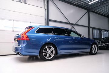 Volvo V90 2.0 D3 R-Design | Bursting Blue | B&W audio | Trekhaak | Leder | HUD | Panorama |