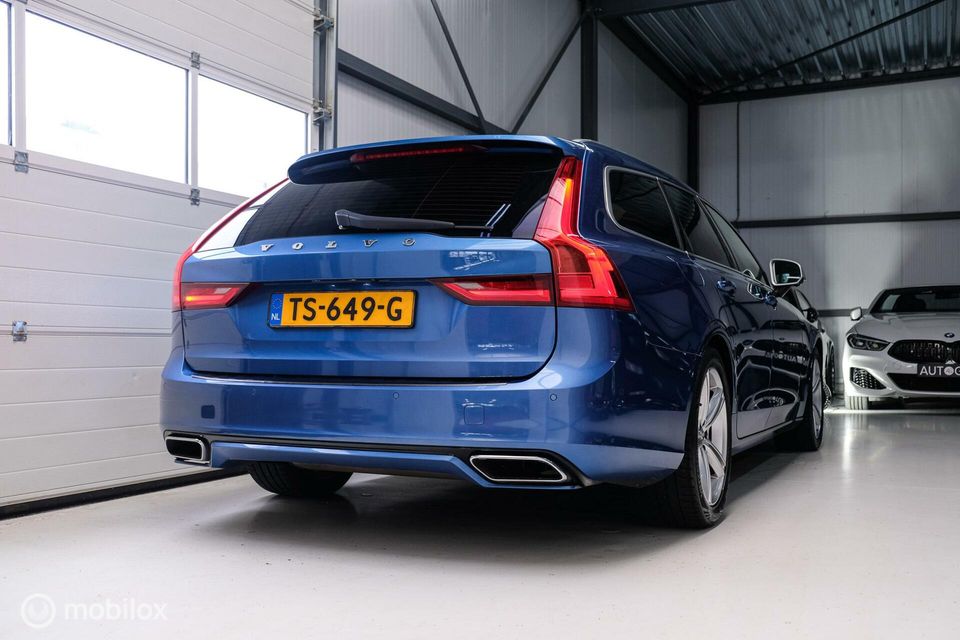 Volvo V90 2.0 D3 R-Design | Bursting Blue | B&W audio | Trekhaak | Leder | HUD | Panorama |