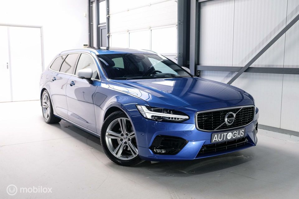 Volvo V90 2.0 D3 R-Design | Bursting Blue | B&W audio | Trekhaak | Leder | HUD | Panorama |