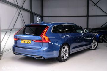 Volvo V90 2.0 D3 R-Design | Bursting Blue | B&W audio | Trekhaak | Leder | HUD | Panorama |