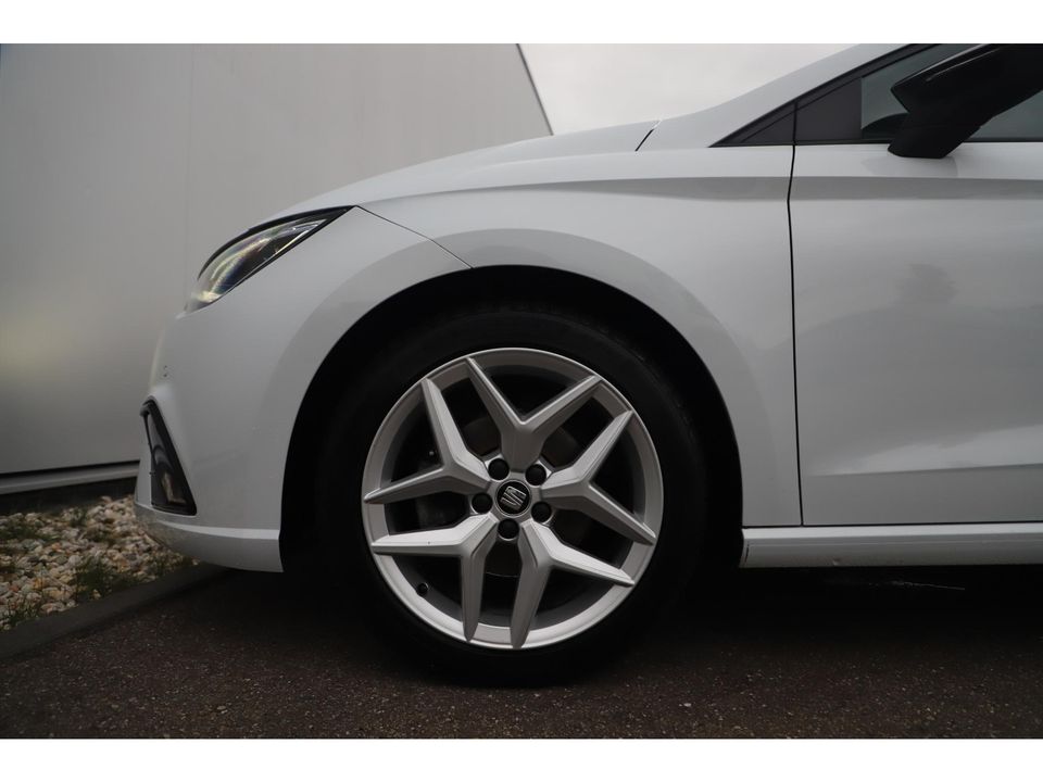 SEAT Ibiza 1.5 TSI EVO FR Business Intense 150PK ! Full LED 17 inch LMV Sfeerverlichting Navigatie Achteruitrijcamera Carplay Android Clima Cruise PDC Getint Glas