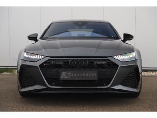 Audi RS7 4.0 TFSI RS 7 Sportback Quattro 600PK Fabrieksgarantie 22 inch Keramisch B&O High End Alcantara Hemel Dynamic Plus Pack 4-wiel Sturing Softclose Stoelverkoeling Panoramadak Laser LED HUD 360 Camera Full Options! Nieuwstaat!