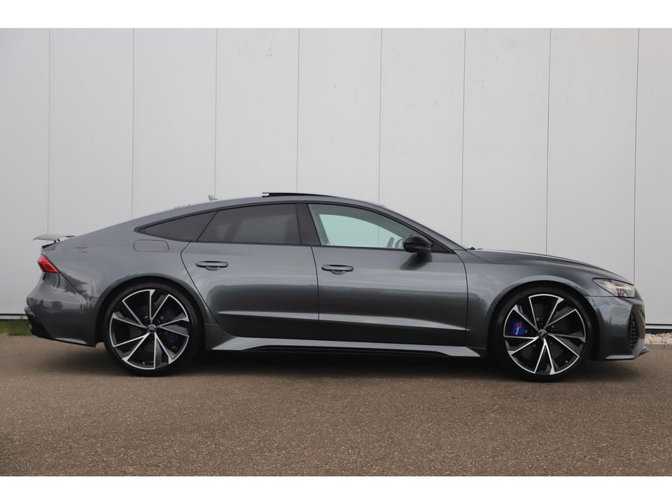 Audi RS7 4.0 TFSI RS 7 Sportback Quattro 600PK Fabrieksgarantie 22 inch Keramisch B&O High End Alcantara Hemel Dynamic Plus Pack 4-wiel Sturing Softclose Stoelverkoeling Panoramadak Laser LED HUD 360 Camera Full Options! Nieuwstaat!