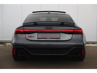 Audi RS7 4.0 TFSI RS 7 Sportback Quattro 600PK Fabrieksgarantie 22 inch Keramisch B&O High End Alcantara Hemel Dynamic Plus Pack 4-wiel Sturing Softclose Stoelverkoeling Panoramadak Laser LED HUD 360 Camera Full Options! Nieuwstaat!