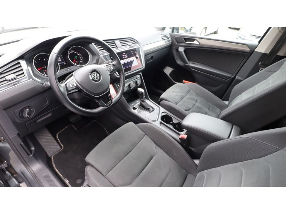 Volkswagen Tiguan Allspace 1.5 TSI CL | 7 Persoons | 19 inch R line | Panoramadak | Mooi