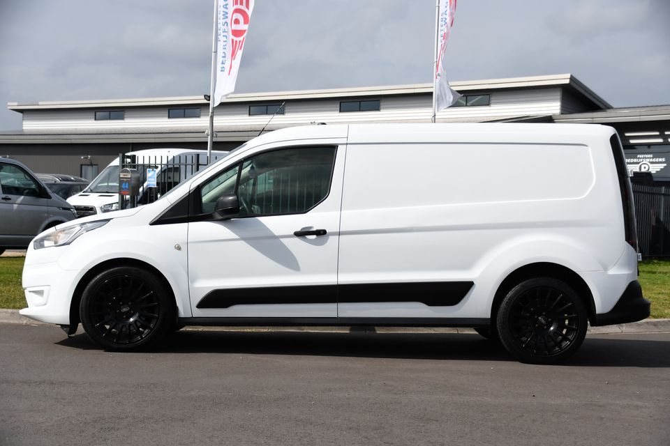 Ford Transit Connect 1.5 EcoBlue L2 Black & White Edition Camera, Carplay, 120PK, Multimedia, Airco, Trekhaak, VERKOCHT...Gefeliciteerd PUNT.!