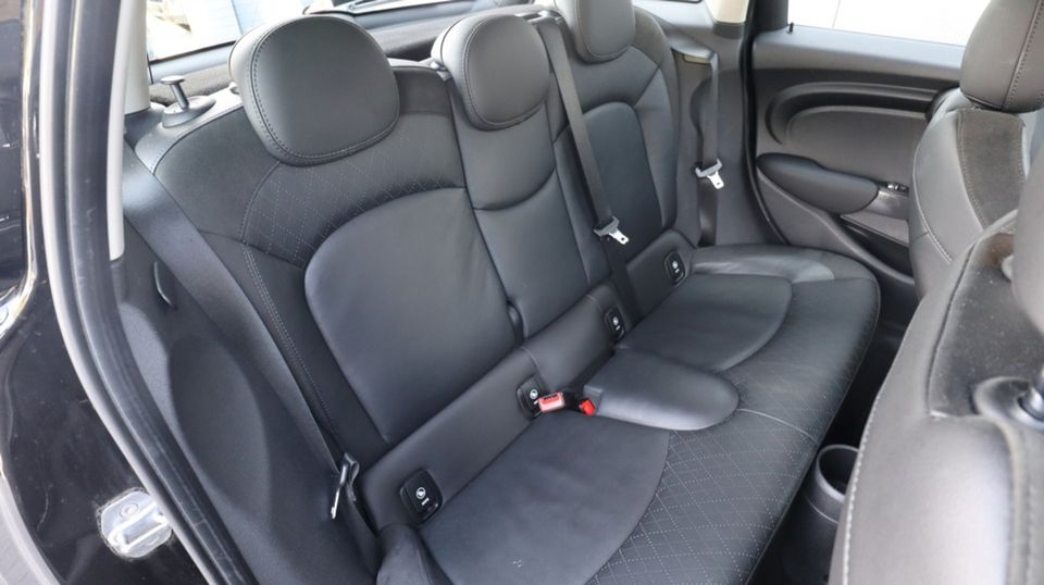 MINI Mini 1.5 Cooper Bns Ed. | Leder | Media | Sport stoelen | Navi VERKOCHT