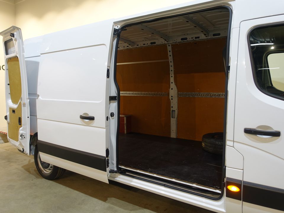 Renault Master T35 2.3 dCi 146 pk L3H2 Euro6 / Laadklep / Airco / Cruise Control / Navigatie / 31.177 KM !!