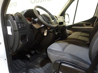 Renault Master T35 2.3 dCi 146 pk L3H2 Euro6 / Laadklep / Airco / Cruise Control / Navigatie / 31.177 KM !!