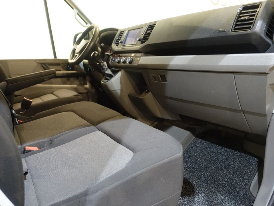 Volkswagen Crafter 35 2.0 TDI 140 PK L3H3 / Euro 6 / Airco / Cruise Control / Camera / Trekhaak 3.000 KG / Carplay