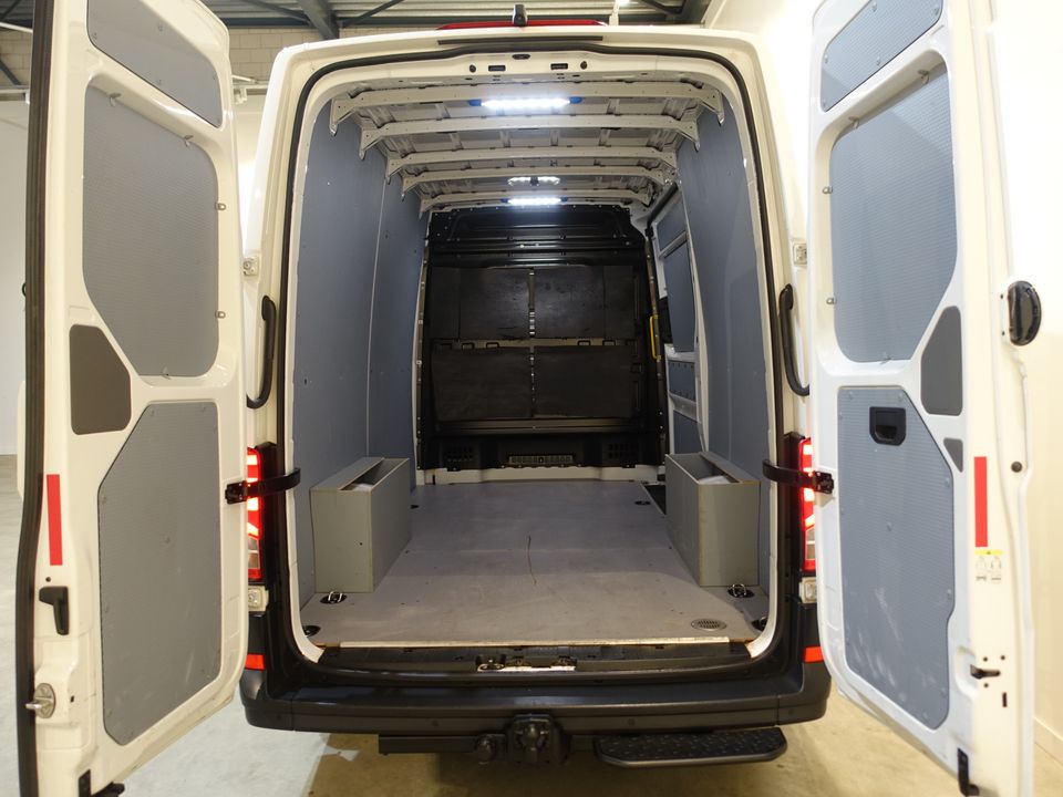 Volkswagen Crafter 35 2.0 TDI 140 PK L3H3 / Euro 6 / Airco / Cruise Control / Camera / Trekhaak 3.000 KG / Carplay