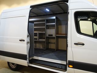 Mercedes-Benz Sprinter 317 CDI L2H2 RWD / Euro 6 / Servicebus  / Bott inrichting / 220V / Mbux / Airco / Cruise / Camera / Trekhaak