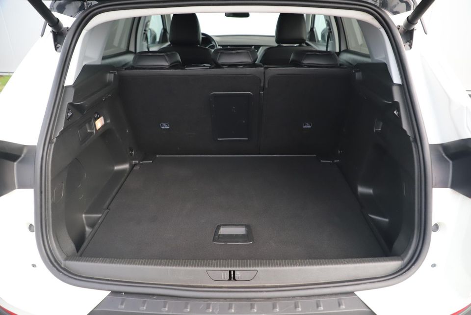 Opel Grandland X 1.2 Turbo Business Executive 131PK Automaat Keyless Comfortstoelen 18 inch LMV Navigatie Carplay Android Clima Cruise PDC Lane Assist