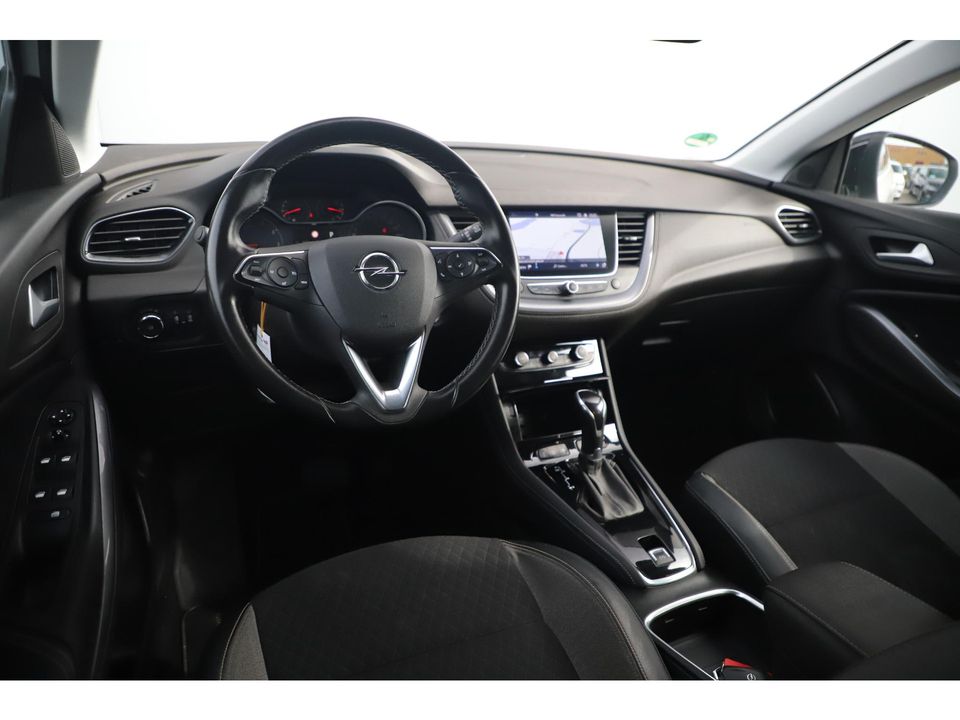 Opel Grandland X 1.2 Turbo Business Executive 131PK Automaat Keyless Comfortstoelen 18 inch LMV Navigatie Carplay Android Clima Cruise PDC Lane Assist