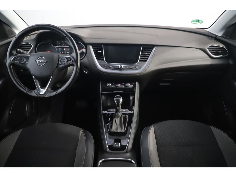 Opel Grandland X 1.2 Turbo Business Executive 131PK Automaat Keyless Comfortstoelen 18 inch LMV Navigatie Carplay Android Clima Cruise PDC Lane Assist