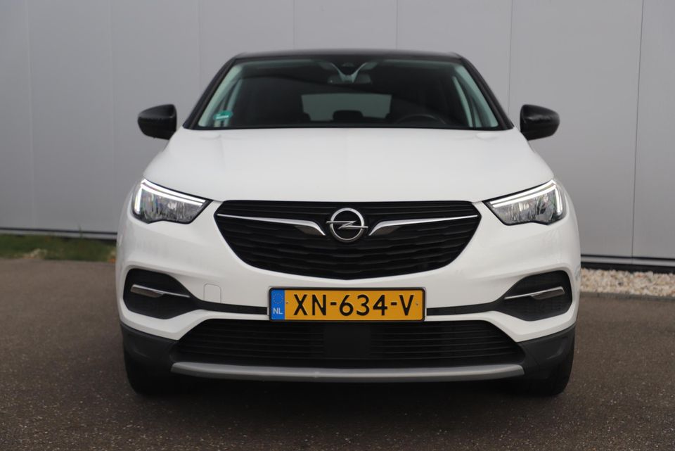 Opel Grandland X 1.2 Turbo Business Executive 131PK Automaat Keyless Comfortstoelen 18 inch LMV Navigatie Carplay Android Clima Cruise PDC Lane Assist