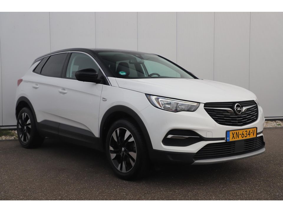 Opel Grandland X 1.2 Turbo Business Executive 131PK Automaat Keyless Comfortstoelen 18 inch LMV Navigatie Carplay Android Clima Cruise PDC Lane Assist