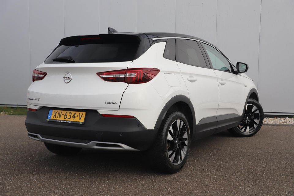 Opel Grandland X 1.2 Turbo Business Executive 131PK Automaat Keyless Comfortstoelen 18 inch LMV Navigatie Carplay Android Clima Cruise PDC Lane Assist