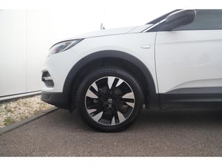 Opel Grandland X 1.2 Turbo Business Executive 131PK Automaat Keyless Comfortstoelen 18 inch LMV Navigatie Carplay Android Clima Cruise PDC Lane Assist