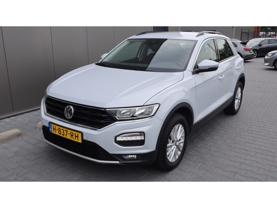 Volkswagen T-Roc 1.5 TSI Style | Apple Android | Led | Trekhaak | PDC | Nav