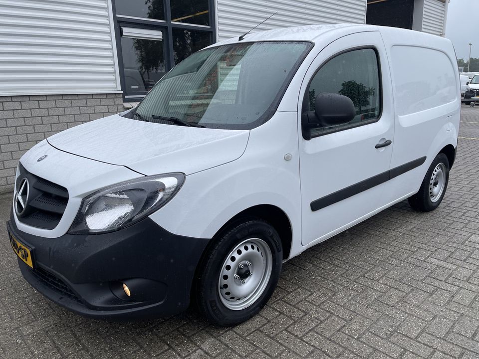 Mercedes-Benz Citan 108 CDI BlueEFFICIENCY / rijklaar € 7.950 ex btw / lease vanaf € 218 / airco / armsteun / schuifdeur / achterdeuren met ramen / euro 6 diesel !