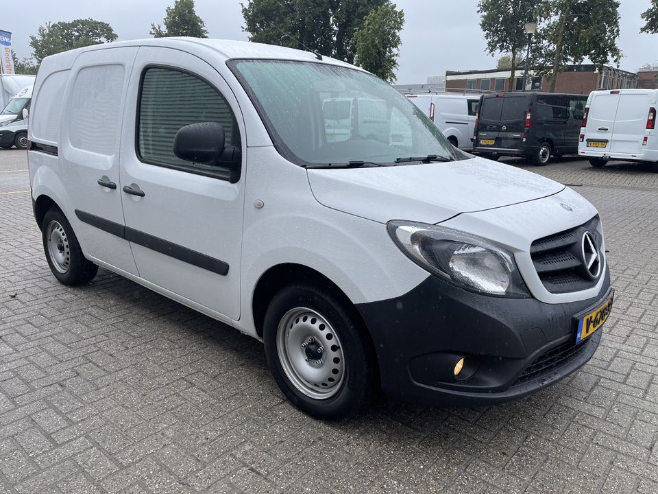 Mercedes-Benz Citan 108 CDI BlueEFFICIENCY / rijklaar € 8.950 ex btw / lease vanaf € 218 / airco / armsteun / schuifdeur / achterdeuren met ramen / euro 6 diesel !