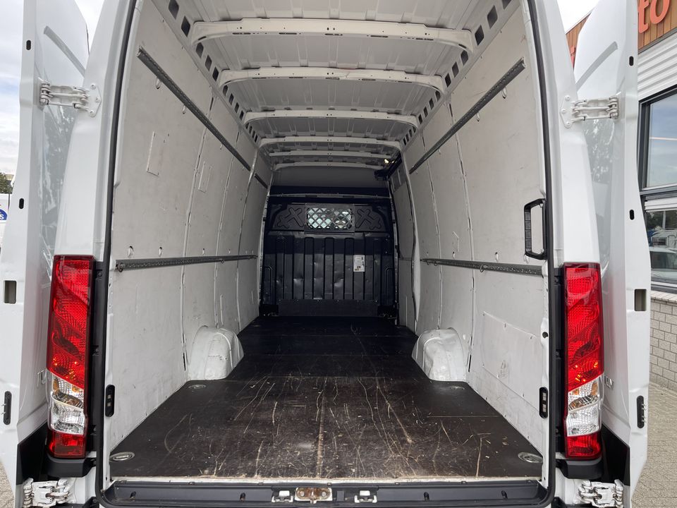 Iveco Daily 35S16 2.3 410 L4H2 / laadruimte 465 cm lang / rijklaar € 26.950 ex btw / lease vanaf € 444 / climate control / 270 graden deuren / parkeersensoren achter !