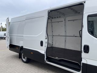 Iveco Daily 35S16 2.3 410 L4H2 / laadruimte 465 cm lang / rijklaar € 26.950 ex btw / lease vanaf € 444 / climate control / 270 graden deuren / parkeersensoren achter !