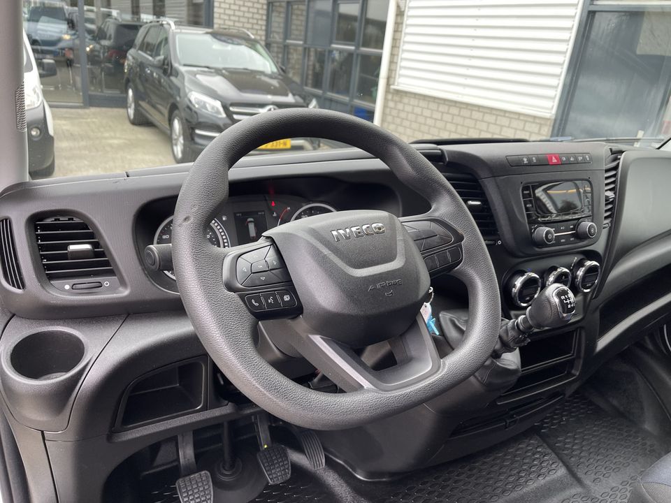 Iveco Daily 35S16 2.3 410 L4H2 / laadruimte 465 cm lang / rijklaar € 26.950 ex btw / lease vanaf € 444 / climate control / 270 graden deuren / parkeersensoren achter !