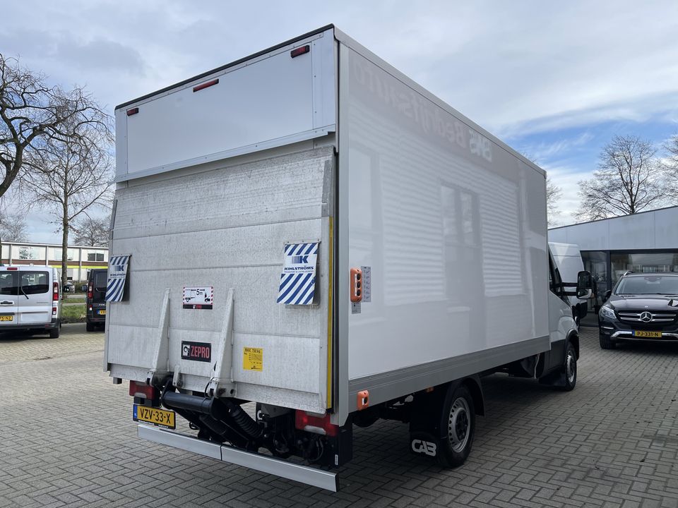 Iveco Daily 35S14H 2.3 140pk automaat / bakwagen met laadklep / rijklaar € 30.950 ex btw / lease vanaf € 554 / L 410 cm x B 210 cm x H 200 cm / cruise en climate control !