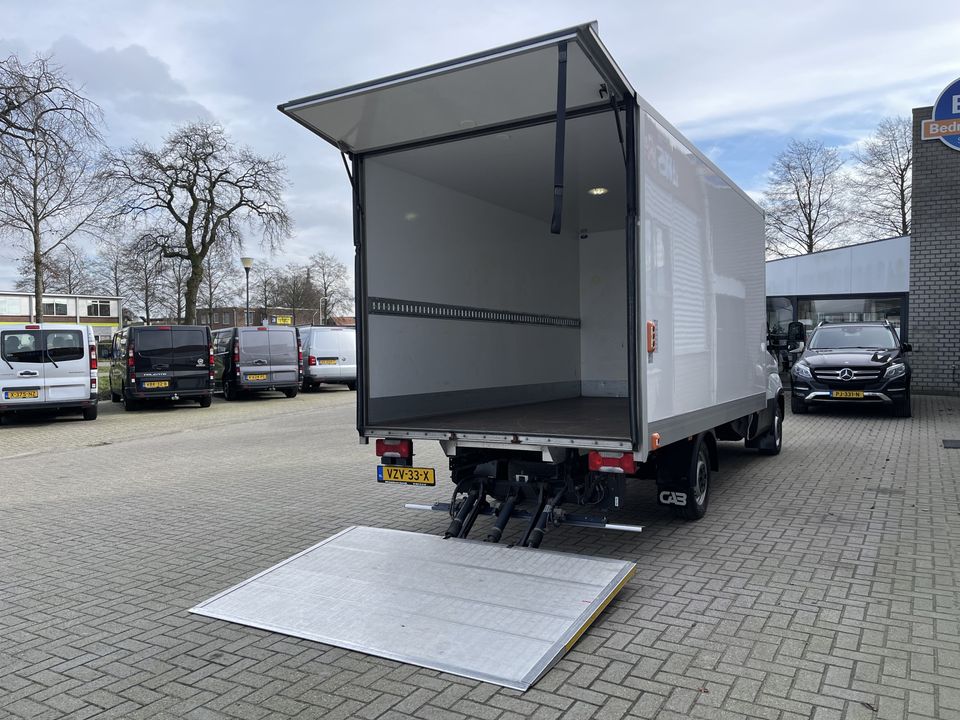 Iveco Daily 35S14H 2.3 140pk automaat / bakwagen met laadklep / rijklaar € 30.950 ex btw / lease vanaf € 554 / L 410 cm x B 210 cm x H 200 cm / cruise en climate control !