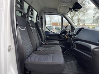 Iveco Daily 35S14H 2.3 140pk automaat / bakwagen met laadklep / rijklaar € 30.950 ex btw / lease vanaf € 554 / L 410 cm x B 210 cm x H 200 cm / cruise en climate control !