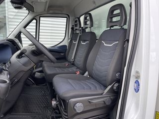 Iveco Daily 35S14H 2.3 140pk automaat / bakwagen met laadklep / rijklaar € 30.950 ex btw / lease vanaf € 554 / L 410 cm x B 210 cm x H 200 cm / cruise en climate control !