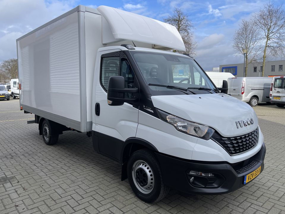 Iveco Daily 35S14H 2.3 140pk automaat / bakwagen met laadklep / rijklaar € 30.950 ex btw / lease vanaf € 554 / L 410 cm x B 210 cm x H 200 cm / cruise en climate control !