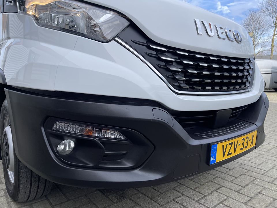 Iveco Daily 35S14H 2.3 140pk automaat / bakwagen met laadklep / rijklaar € 30.950 ex btw / lease vanaf € 554 / L 410 cm x B 210 cm x H 200 cm / cruise en climate control !