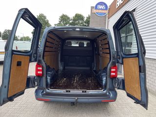 Volkswagen Transporter 2.0 TDI 150pk DSG automaat L2H1 Highline / vaste prijs rijklaar € 22.950 ex btw / lease vanaf € 410 / airco / cruise / navi / camera / trekhaak 2500 kg / pdc voor en achter !