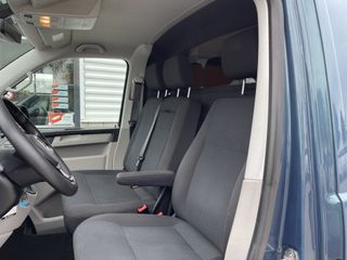 Volkswagen Transporter 2.0 TDI 150pk DSG automaat L2H1 Highline / vaste prijs rijklaar € 22.950 ex btw / lease vanaf € 410 / airco / cruise / navi / camera / trekhaak 2500 kg / pdc voor en achter !