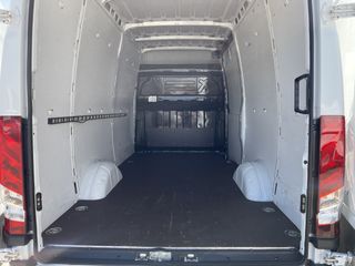 Iveco Daily 35S16V 2.3 160pk L2H2 / vaste prijs rijklaar € 27.950 ex btw / lease vanaf € 500 / airco / 270 graden achterdeuren / mag 3500 kg trekken / achteruit rijcamera