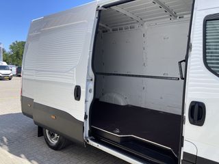 Iveco Daily 35S16V 2.3 160pk L2H2 / vaste prijs rijklaar € 27.950 ex btw / lease vanaf € 500 / airco / 270 graden achterdeuren / mag 3500 kg trekken / achteruit rijcamera