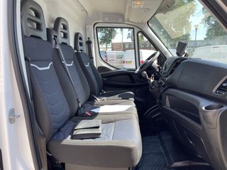 Iveco Daily 35S16V 2.3 160pk L2H2 / vaste prijs rijklaar € 27.950 ex btw / lease vanaf € 500 / airco / 270 graden achterdeuren / mag 3500 kg trekken / achteruit rijcamera