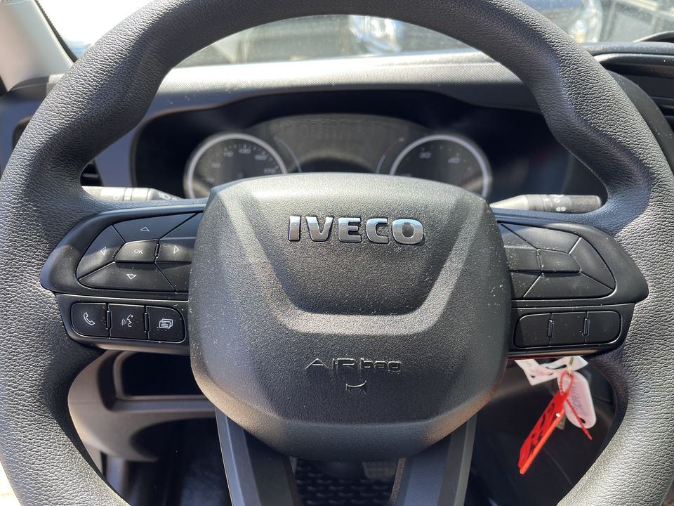 Iveco Daily 35S16V 2.3 160pk L2H2 / vaste prijs rijklaar € 27.950 ex btw / lease vanaf € 500 / airco / 270 graden achterdeuren / mag 3500 kg trekken / achteruit rijcamera