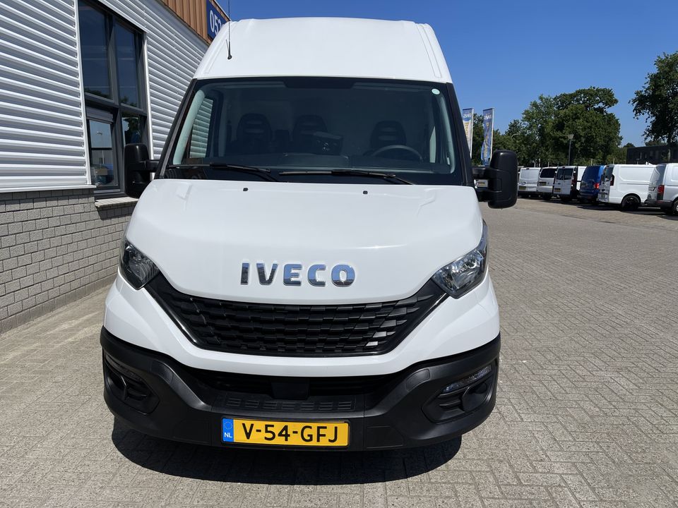 Iveco Daily 35S16V 2.3 160pk L2H2 / vaste prijs rijklaar € 27.950 ex btw / lease vanaf € 500 / airco / 270 graden achterdeuren / mag 3500 kg trekken / achteruit rijcamera