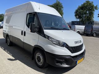 Iveco Daily 35S16V 2.3 160pk L2H2 / vaste prijs rijklaar € 27.950 ex btw / lease vanaf € 500 / airco / 270 graden achterdeuren / mag 3500 kg trekken / achteruit rijcamera