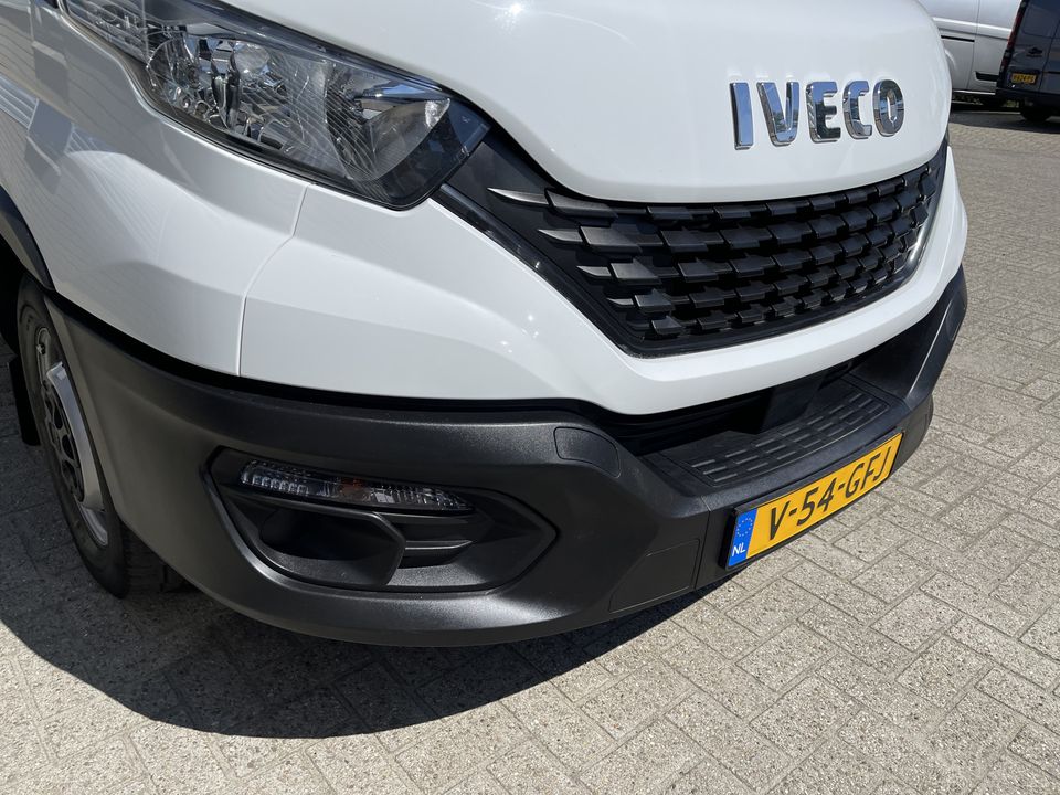 Iveco Daily 35S16V 2.3 160pk L2H2 / vaste prijs rijklaar € 27.950 ex btw / lease vanaf € 500 / airco / 270 graden achterdeuren / mag 3500 kg trekken / achteruit rijcamera