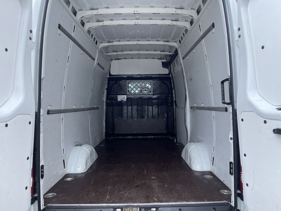 Iveco Daily 35S16V 2.3 L2H2 160pk / vaste prijs rijklaar € 27.950 ex btw / lease vanaf € 500 / climate control / mag 3500 kg trekken / 270 graden achterdeuren / euro 6 diesel !