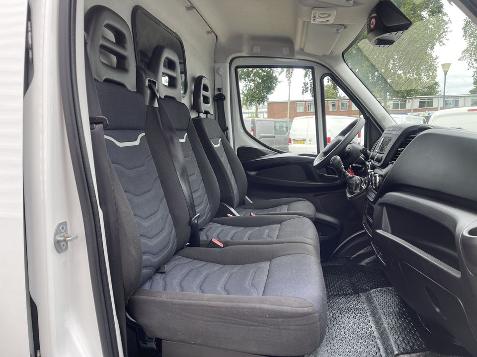 Iveco Daily 35S16V 2.3 L2H2 160pk / vaste prijs rijklaar € 27.950 ex btw / lease vanaf € 500 / climate control / mag 3500 kg trekken / 270 graden achterdeuren / euro 6 diesel !