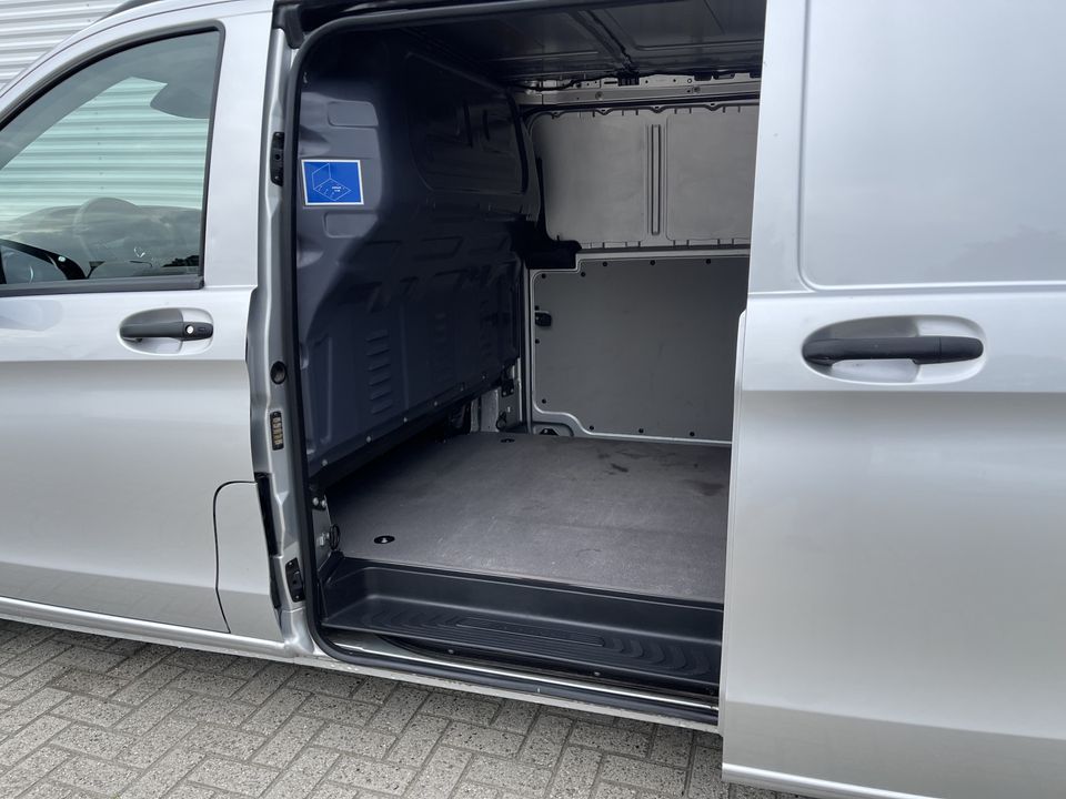 Mercedes-Benz Vito 114 CDI Lang L2H1 automaat / dubbele schuifdeur ! / lease vanaf € 393 / vaste prijs rijklaar € 21.950 ex btw / airco / cruise / navi / trekhaak / zilver metallic !