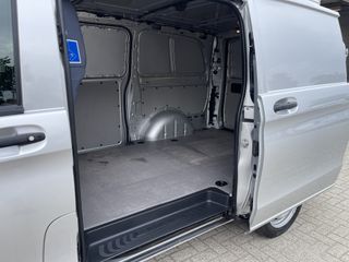 Mercedes-Benz Vito 114 CDI Lang L2H1 automaat / dubbele schuifdeur ! / lease vanaf € 393 / vaste prijs rijklaar € 21.950 ex btw / airco / cruise / navi / trekhaak / zilver metallic !