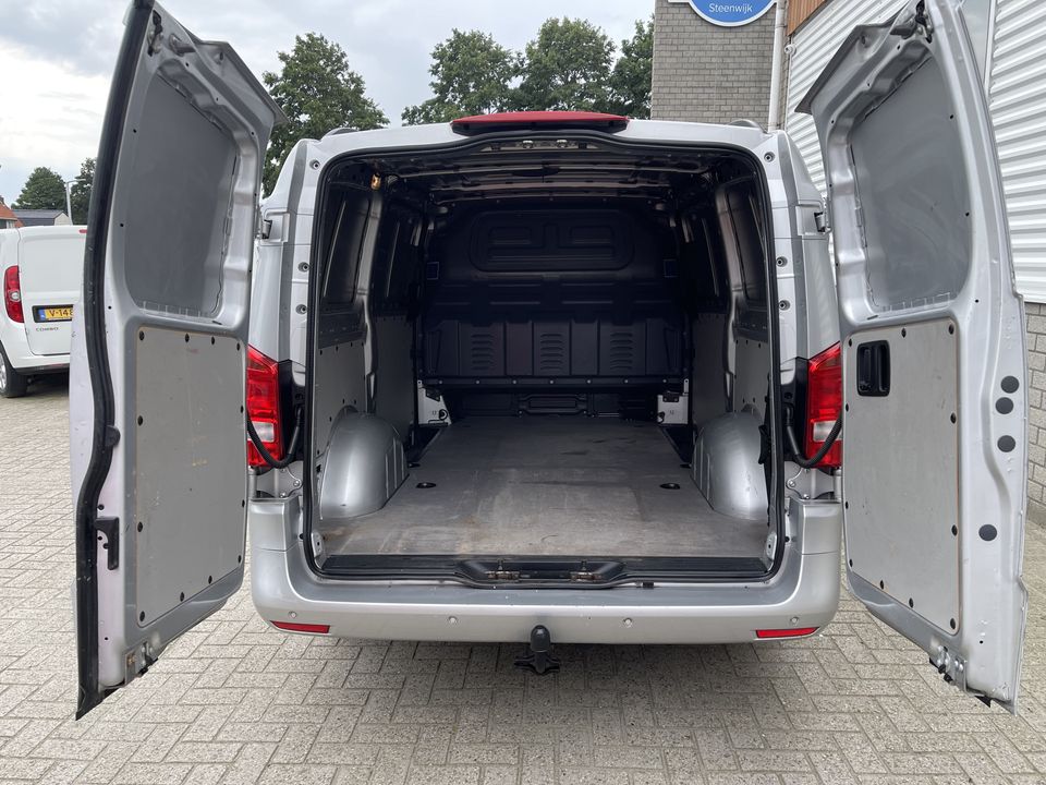 Mercedes-Benz Vito 114 CDI Lang L2H1 automaat / dubbele schuifdeur ! / lease vanaf € 393 / vaste prijs rijklaar € 21.950 ex btw / airco / cruise / navi / trekhaak / zilver metallic !