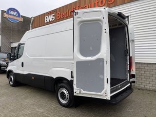 Iveco Daily 35S14V 2.3 automaat L2H2 / vaste prijs rijklaar € 27.950 ex btw / lease vanaf € 500 / cruise en climate control / mag 3500 kg trekken / standkachel / pdc achter !